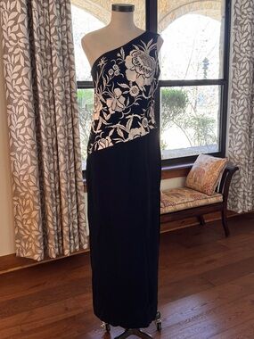 Vintage 1970s Bob Mackie Black Embroidered One Shoulder Gown   Size 6
